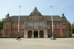 Harburger Rathaus Corinna Hoelzer.JPG
