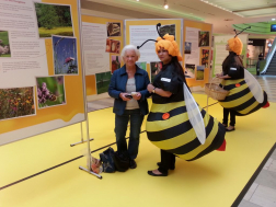 besucherin kauf honig spandau arcaden c hemmer