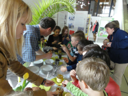 honigverkoestigung ausstellung kultura neuallermoehe c jana schwedler.JPG