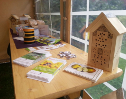 infostand flyer wbh wildpark schwarze berge c hemmer